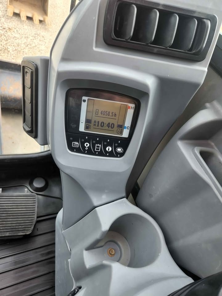 2017 Kubota KX080-4 photo 10