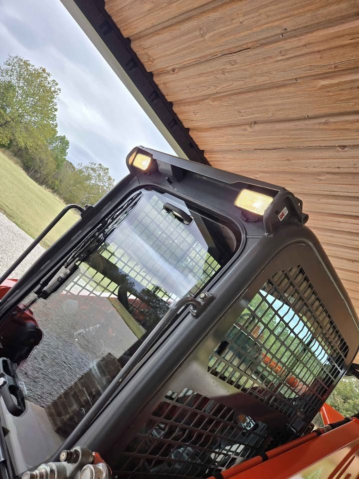 2017 Kubota svl95-2S High Flow Skidsteer photo 2