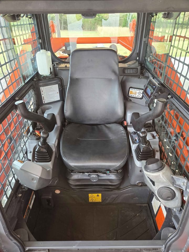 2017 Kubota svl95-2S High Flow Skidsteer photo 9
