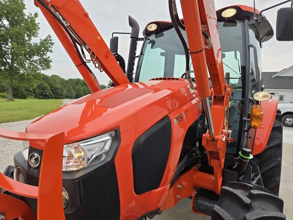 2022 Kubota m5-111 photo 17