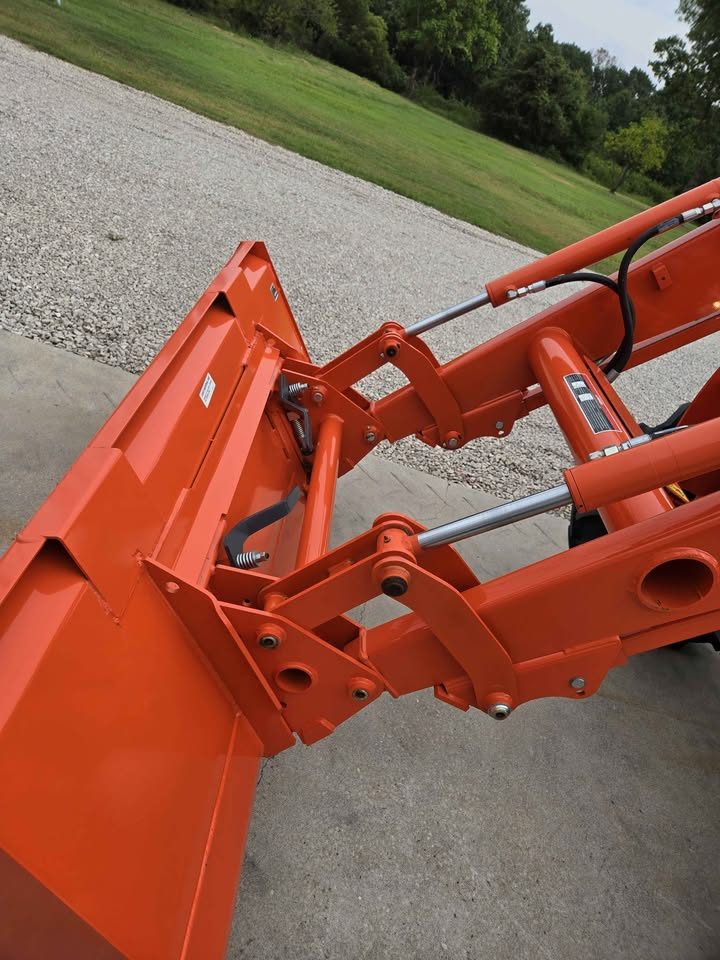2022 Kubota m5-111 photo 19