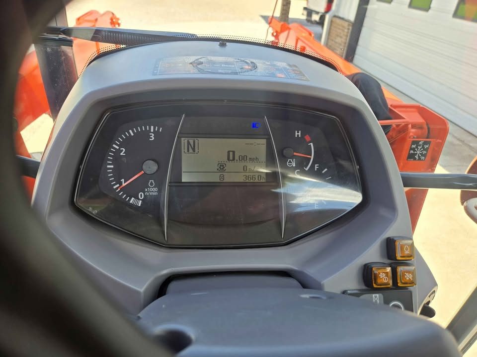 2023 Kubota m4-071 Deluxe photo 2