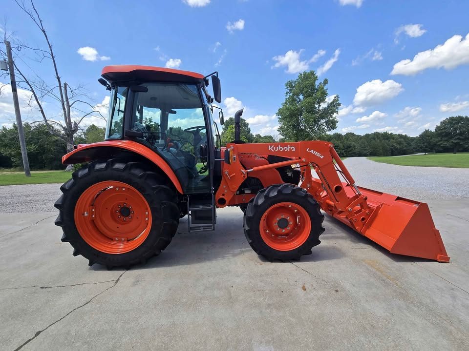 2023 Kubota m4-071 Deluxe photo 6