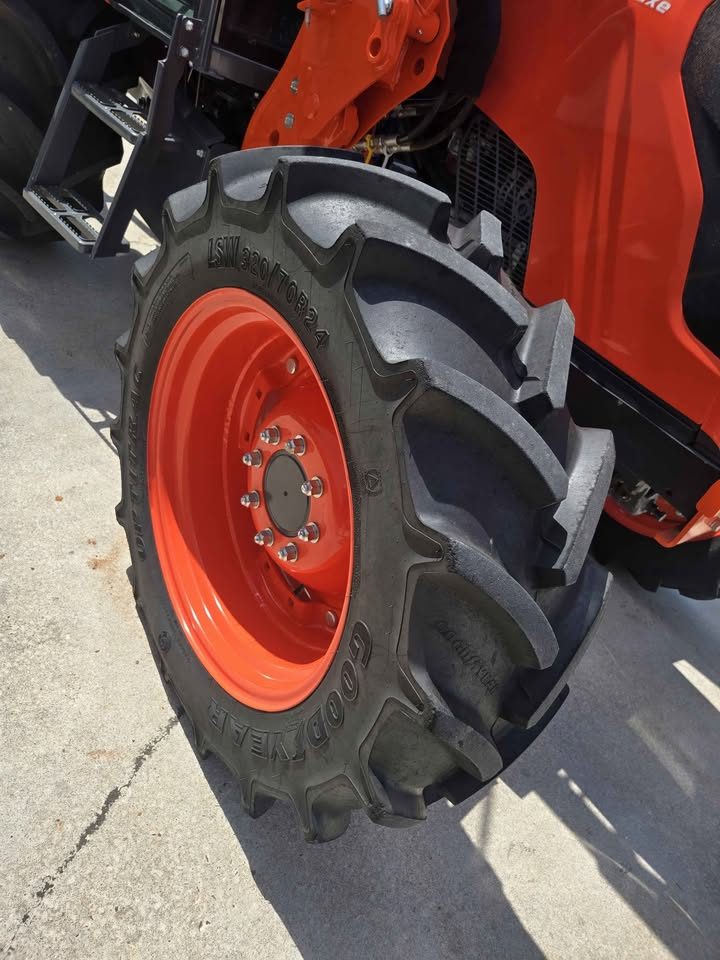 2023 Kubota m4-071 Deluxe photo 11