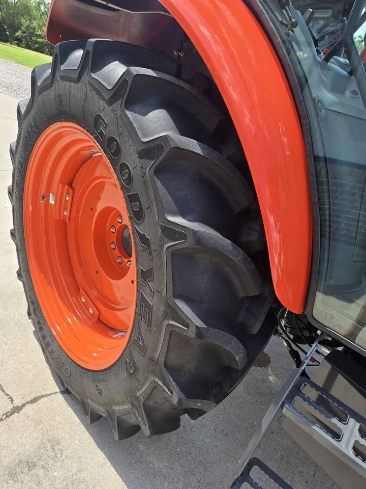 2023 Kubota m4-071 Deluxe photo 12