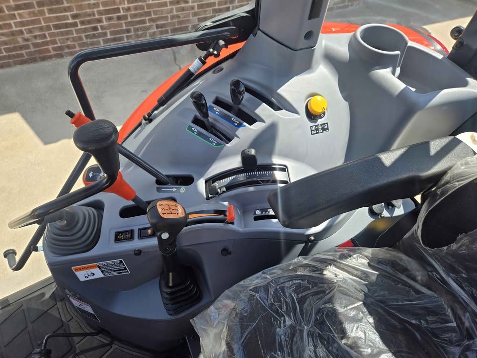 2023 Kubota m4-071 Deluxe photo 16