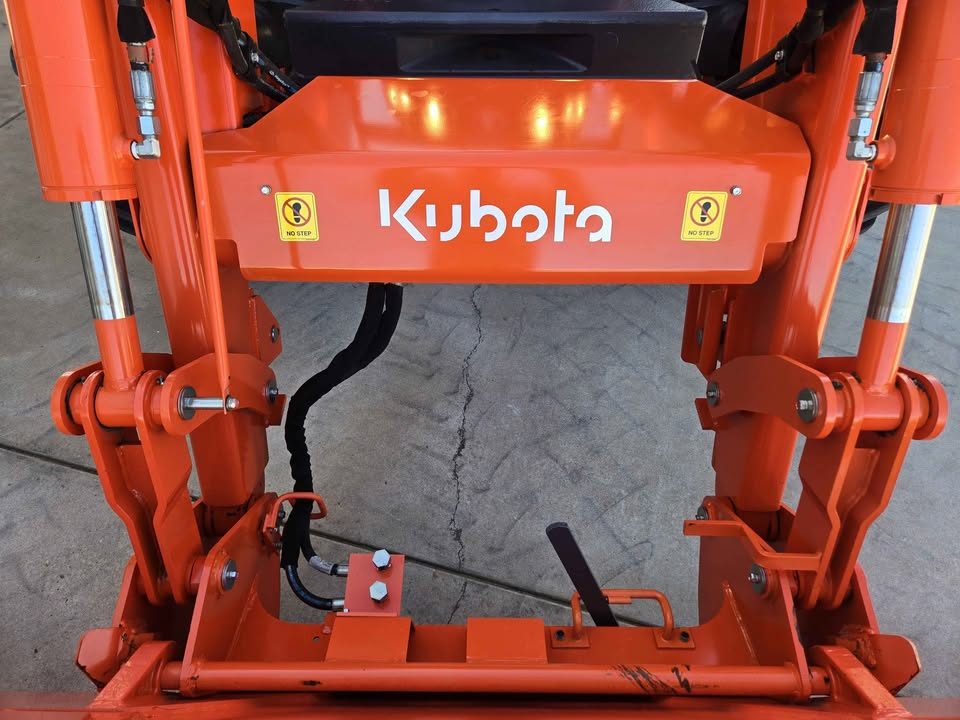 2023 Kubota m7-132 Deluxe photo 3