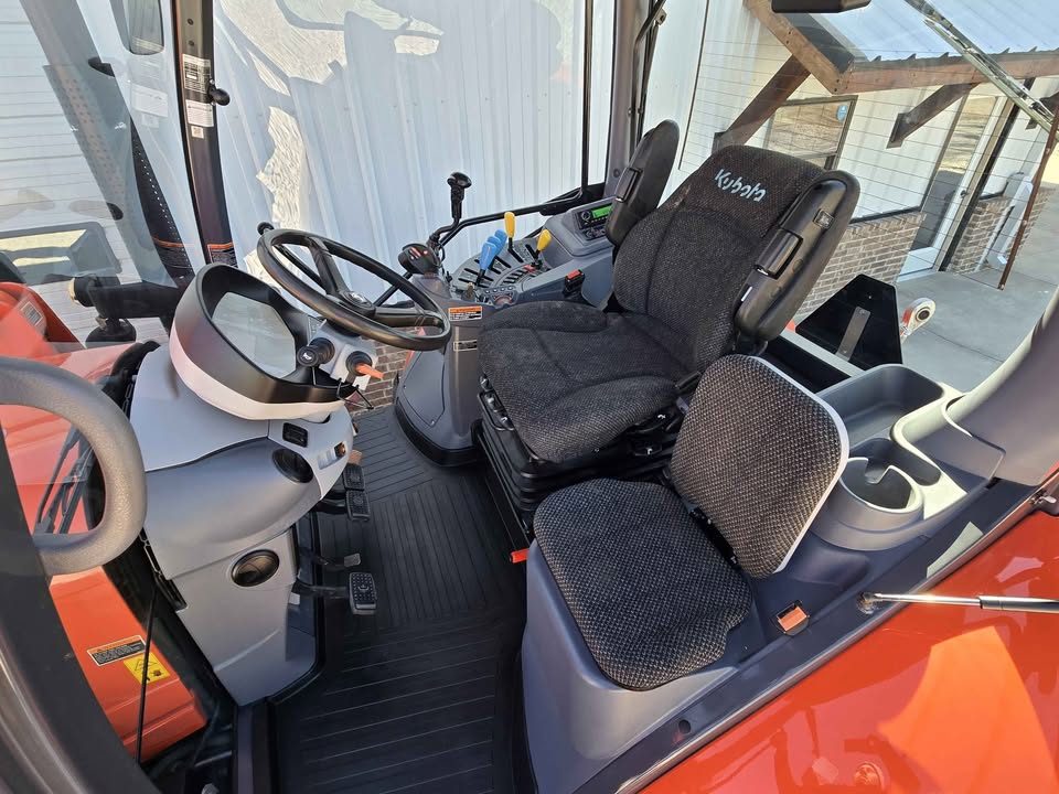 2023 Kubota m7-132 Deluxe photo 9