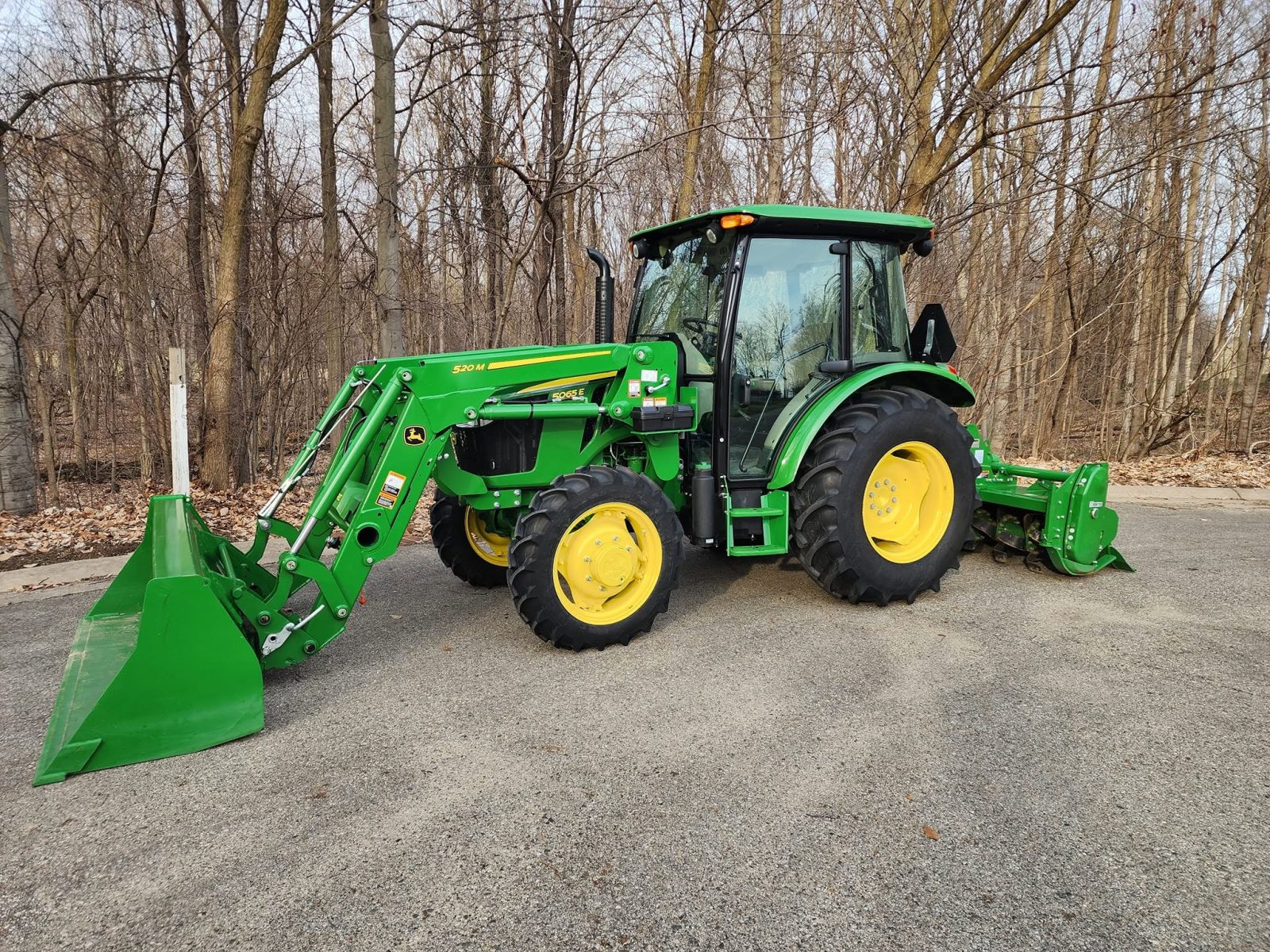 2021 John Deere 5065E + Implements! photo 18