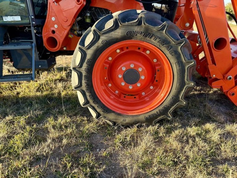 2023 Kubota M7060HDC photo 3