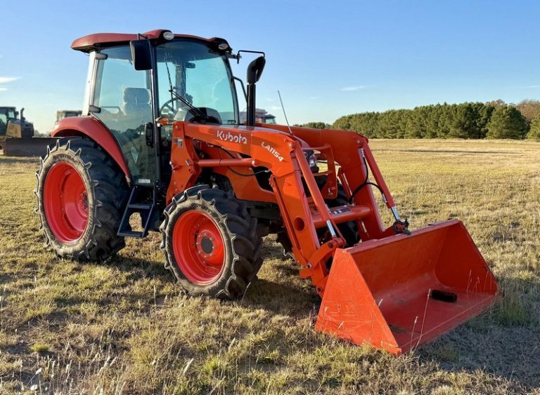 2023 Kubota M7060HDC photo 12