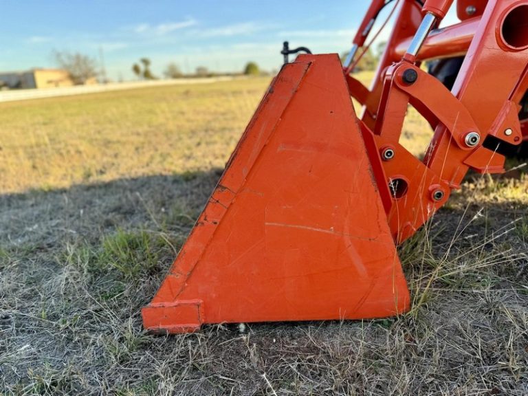 2023 Kubota M7060HDC photo 25