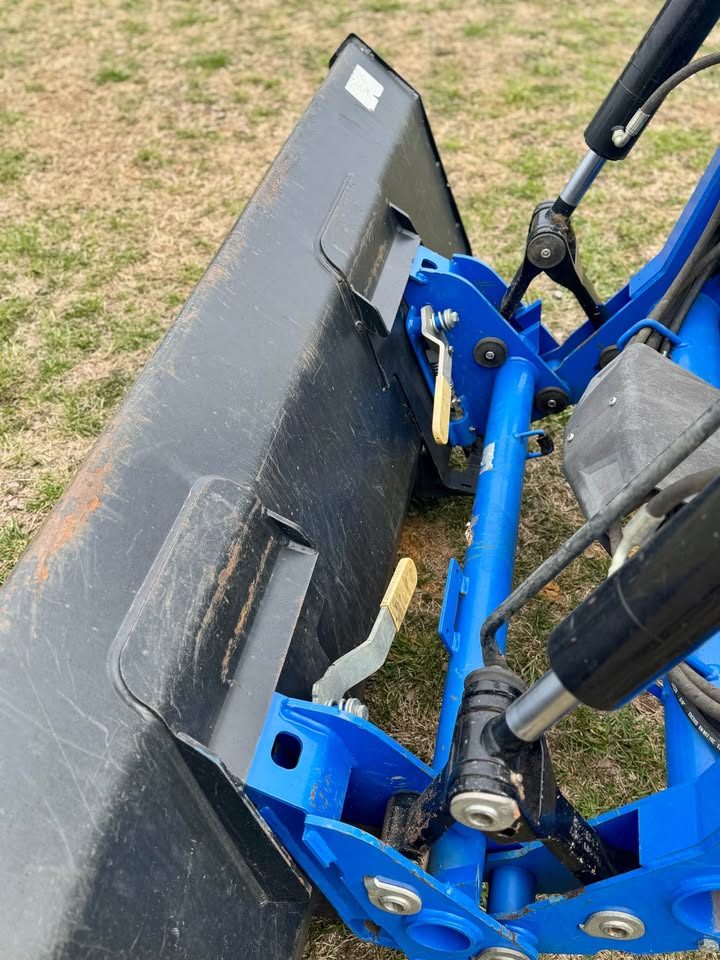 2022 New Holland Workmaster 120 photo 2