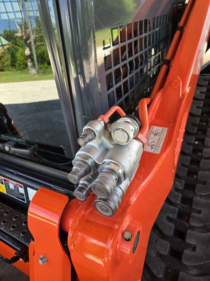 2022 Kubota SVL97-2 + Implements! photo 17